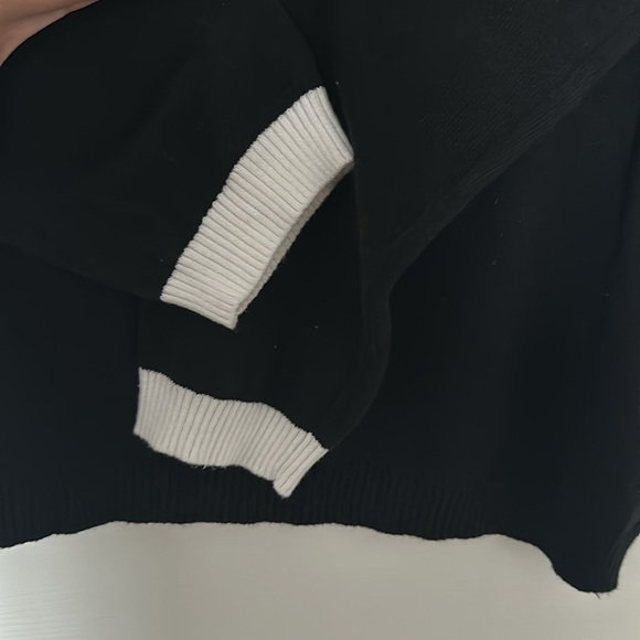 Jones New York crew heart sweater - Picture 2 of 6